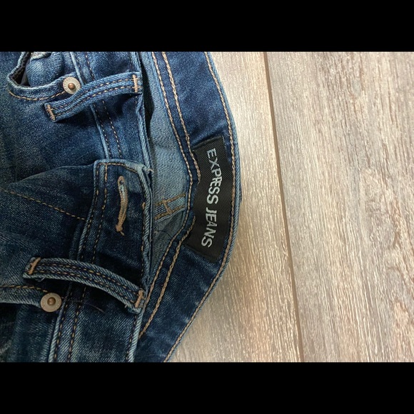 Express cropped skinny jeans! Super cute,comfy, and trendy - Picture 3 of 4